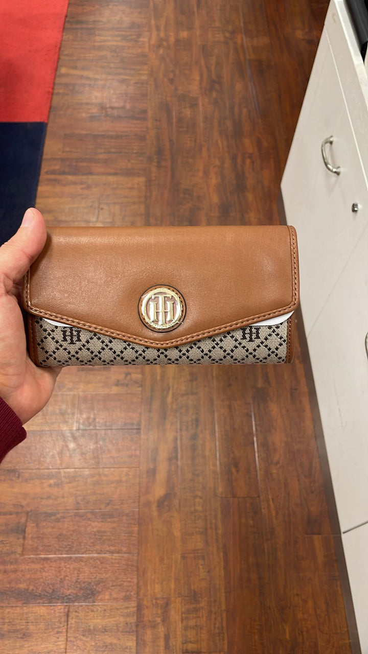 Tommy Hilfiger TH Logo Flap Wallet Tan