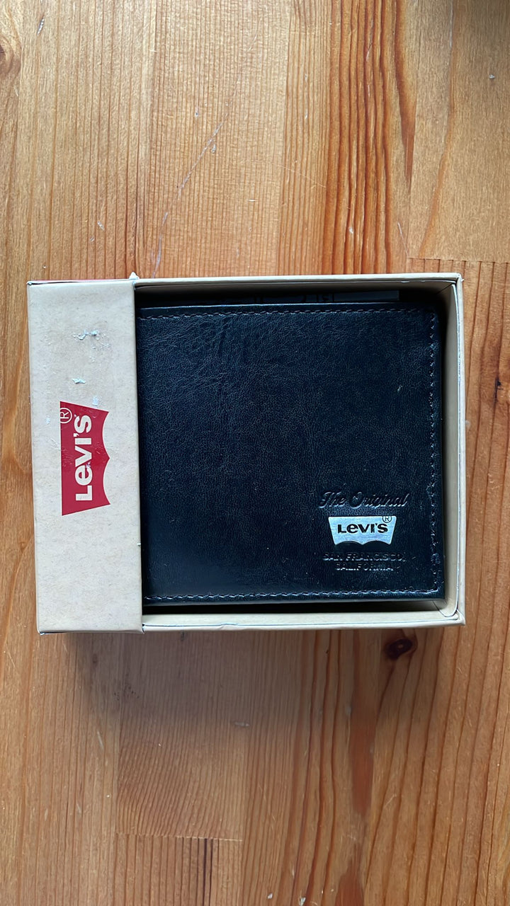 Levi's Metal Logo Leather Wallet Black